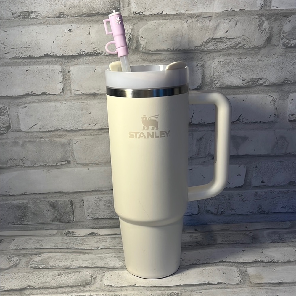Stanley ivory Travel coffee Mug with lavender Straw cover 30 oz